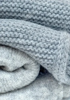 gray-winter-scarves-stacked_326533-404.jpg
